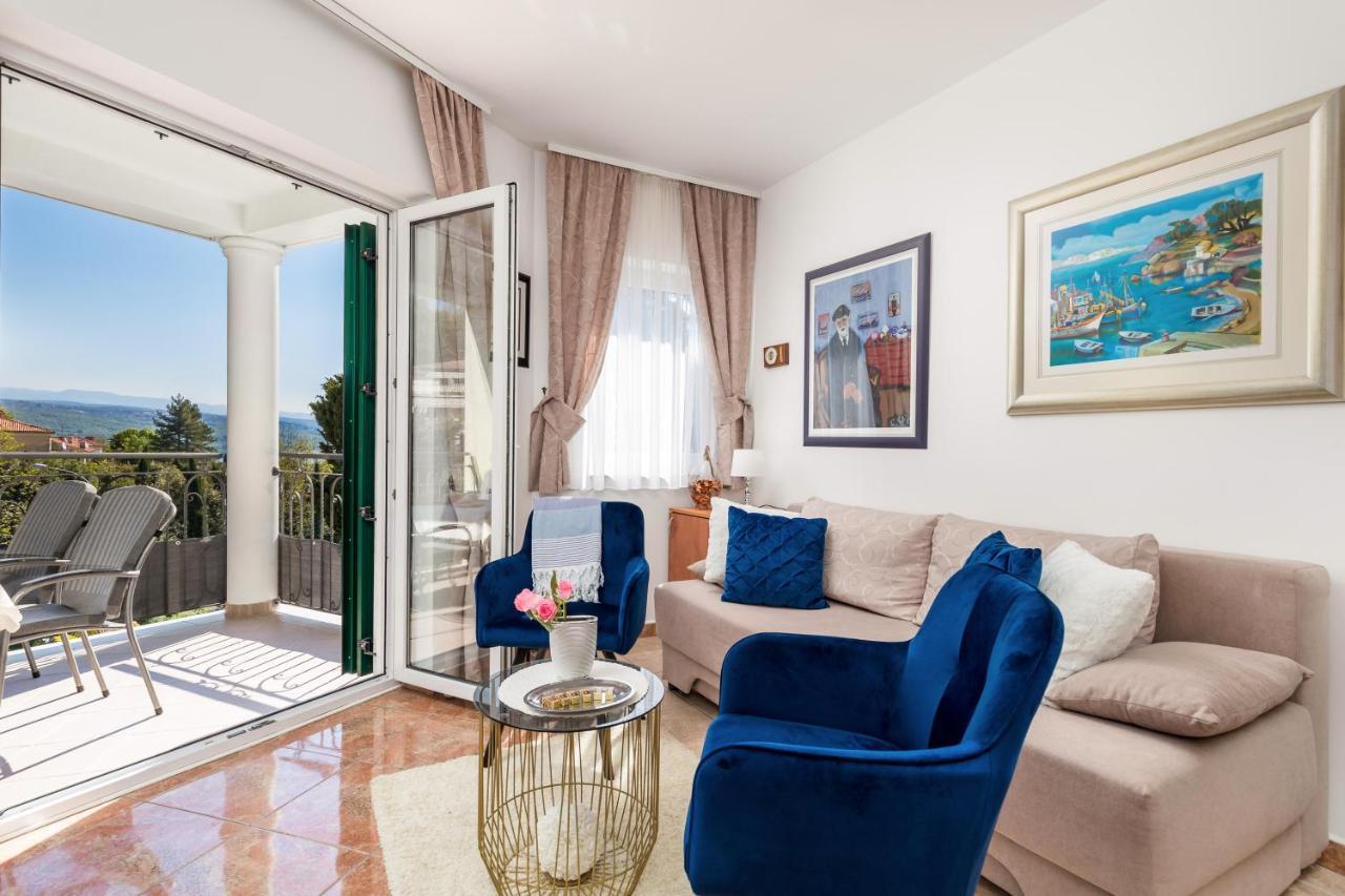 Light Summer Apartment With A Swimming Pool Опатия Экстерьер фото