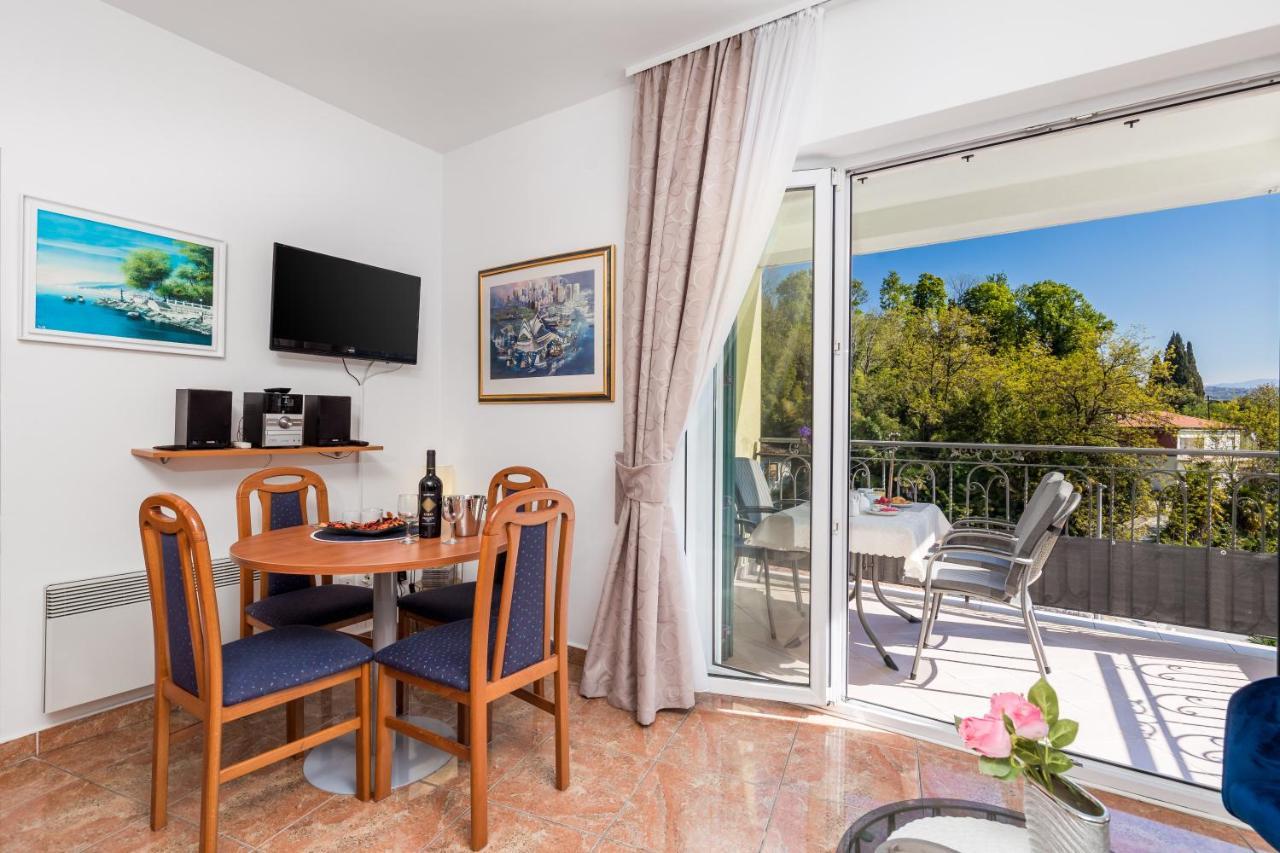 Light Summer Apartment With A Swimming Pool Опатия Экстерьер фото