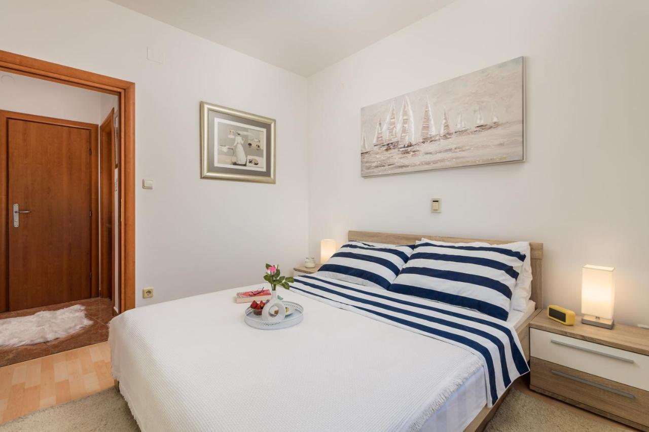 Light Summer Apartment With A Swimming Pool Опатия Экстерьер фото