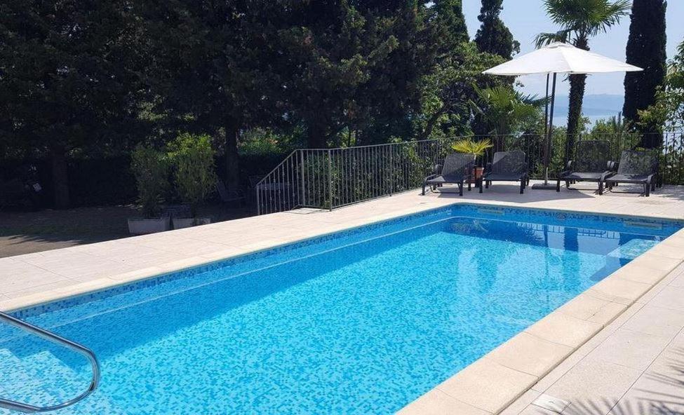 Light Summer Apartment With A Swimming Pool Опатия Экстерьер фото